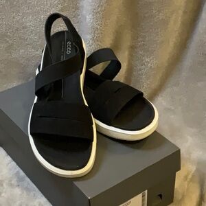 Ecco Yuma Black Sandal - Size 40 (9-9.5 US). Brand new - Never Worn